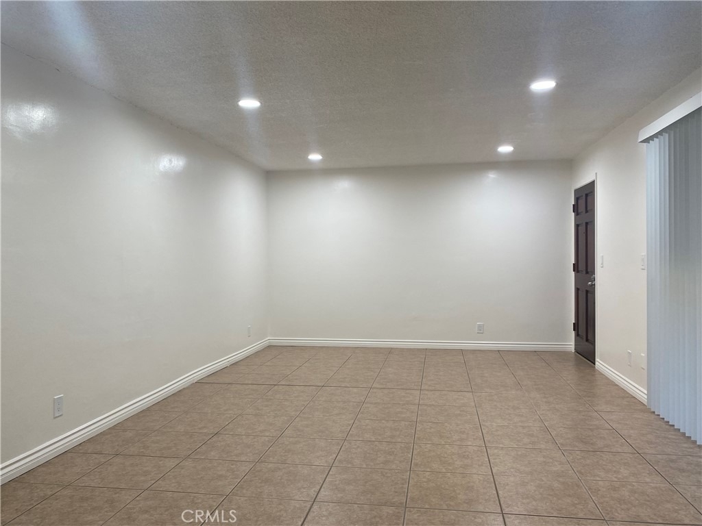1146 E Lexington - Photo 3