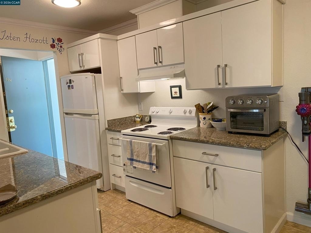 155 Pearl St - Photo 3