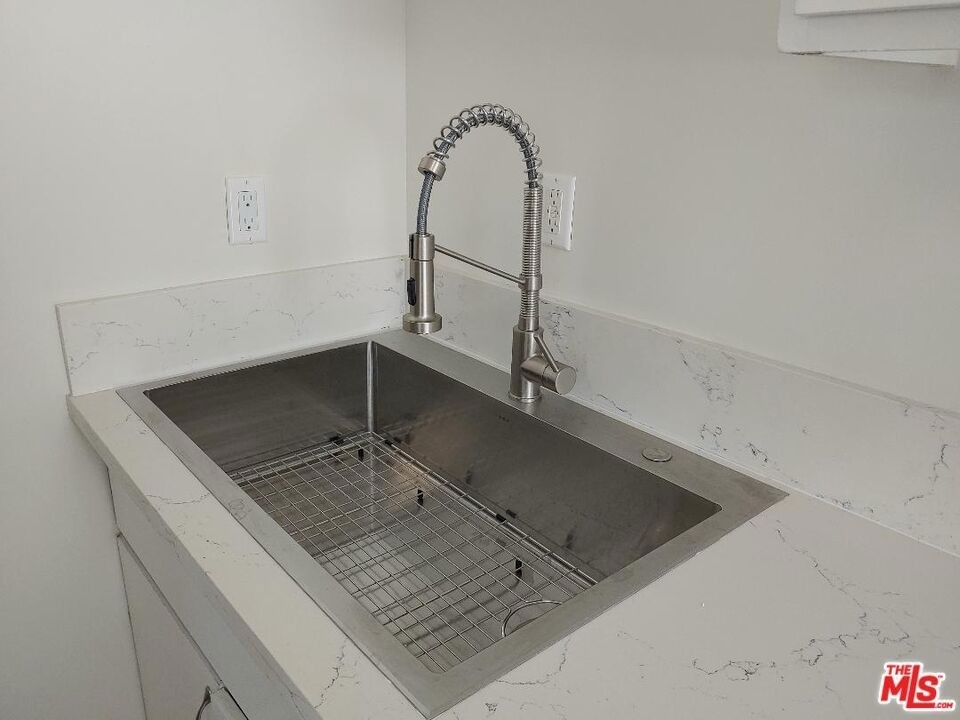 5419 Harold Way - Photo 12
