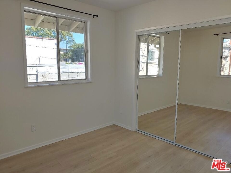 5419 Harold Way - Photo 5