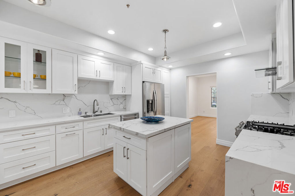 851 N San Vicente Boulevard - Photo 11