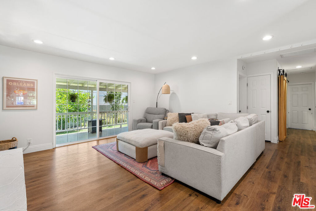 25202 Atwood Boulevard - Photo 3