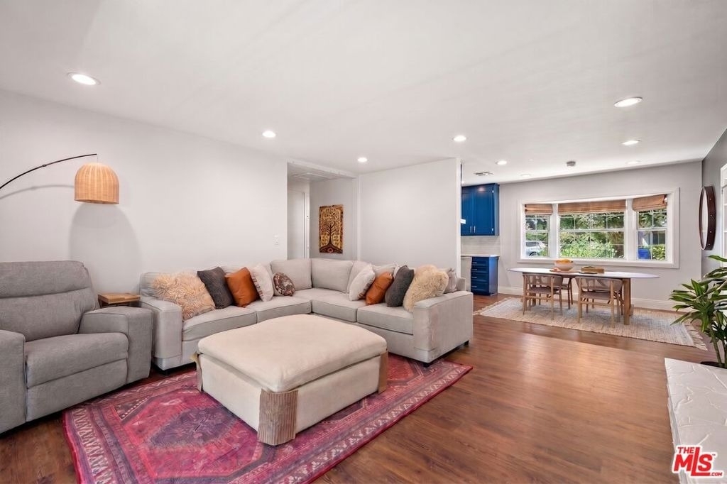25202 Atwood Boulevard - Photo 2