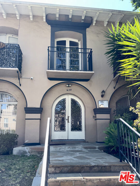 439 N Van Ness Avenue - Photo 0