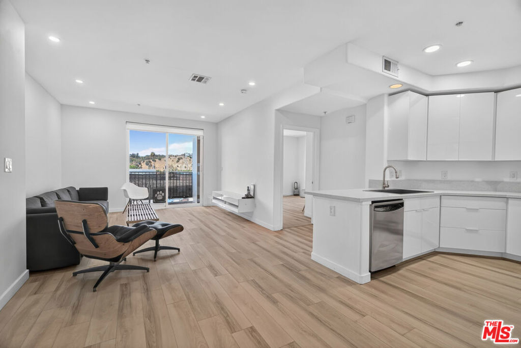 360 W Avenue 26 - Photo 2