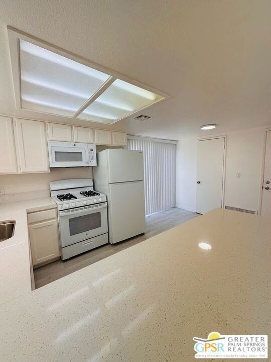32389 Whispering Palms Trail - Photo 16