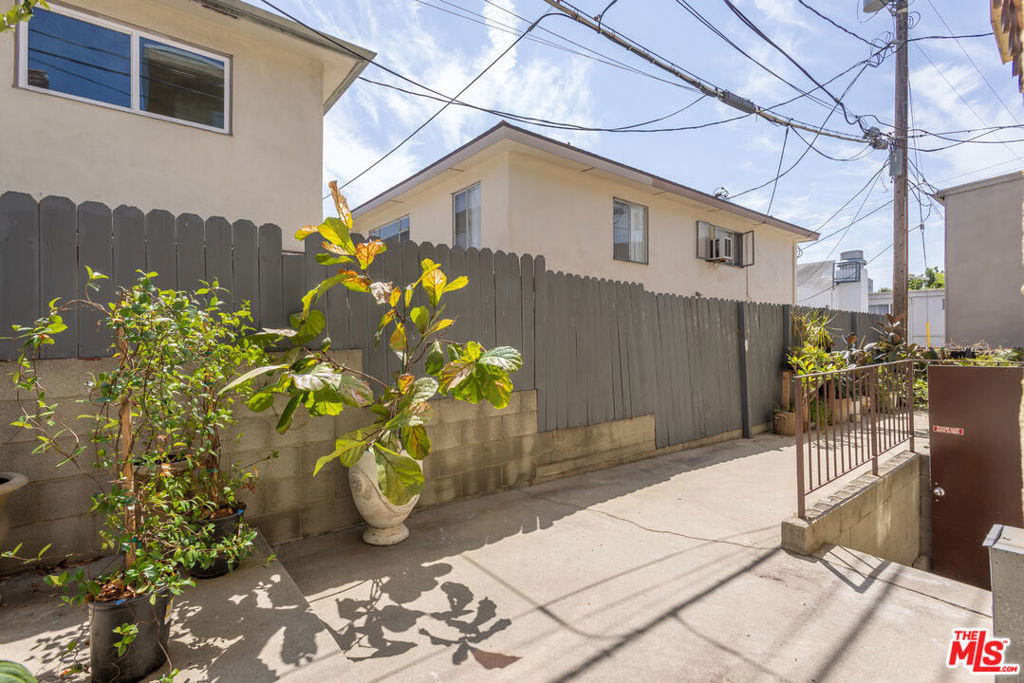 912 Hilldale Avenue - Photo 15