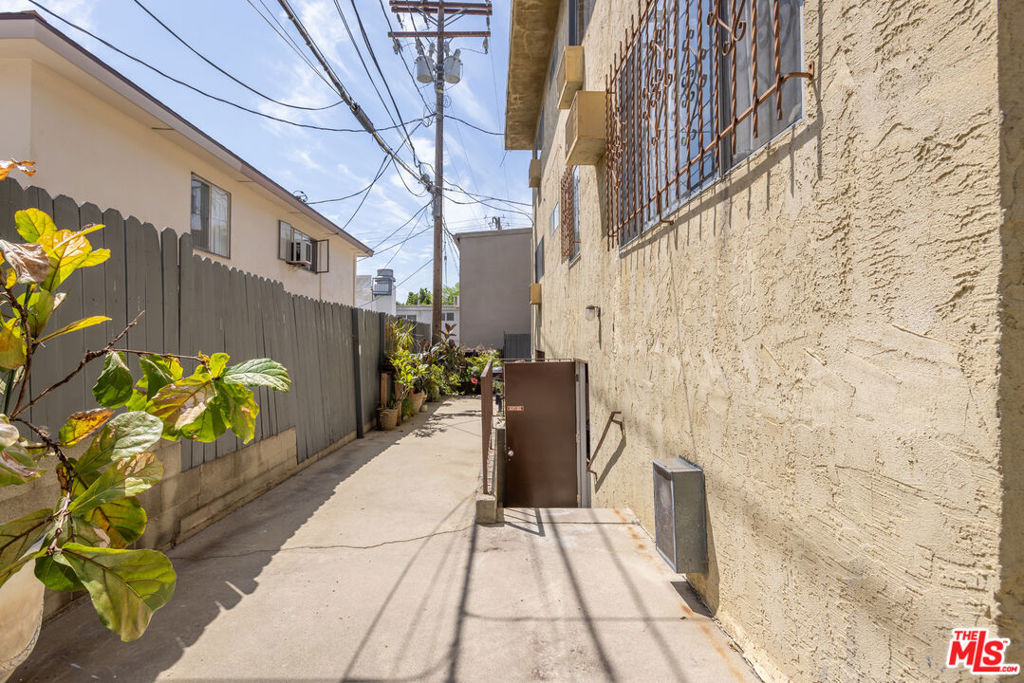 912 Hilldale Avenue - Photo 14