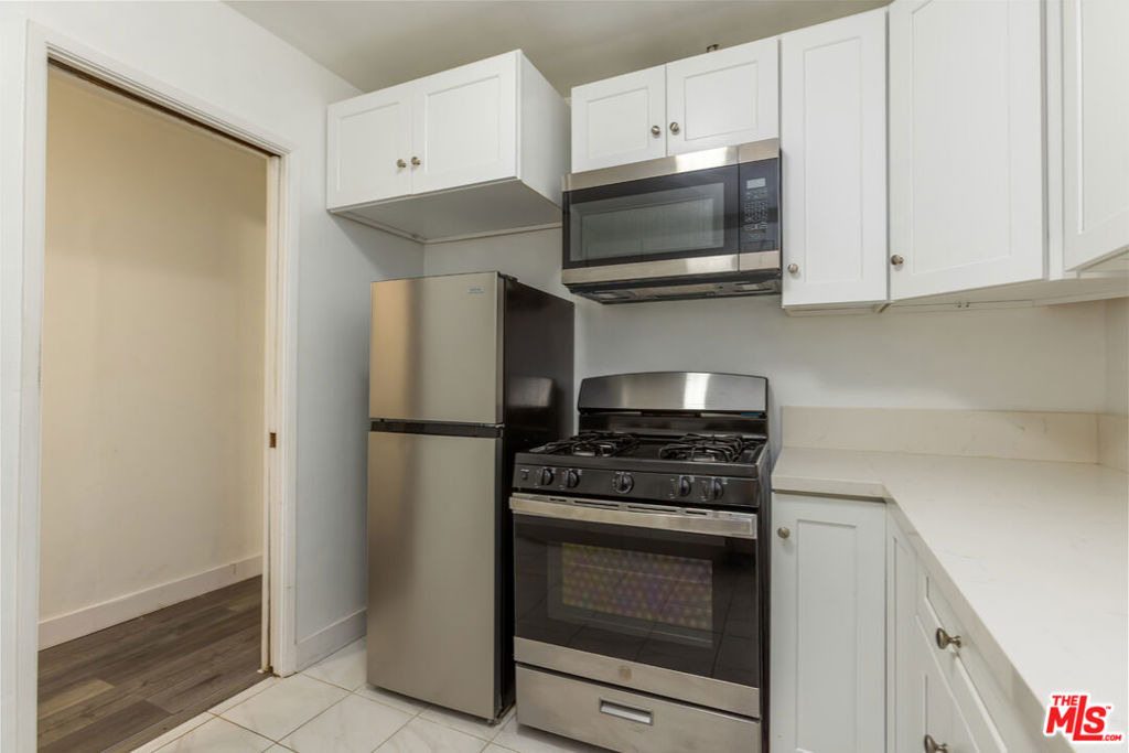 912 Hilldale Avenue - Photo 10
