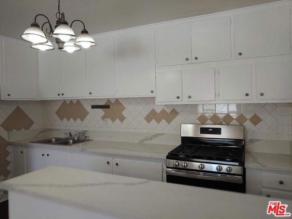 5419 Harold Way - Photo 4