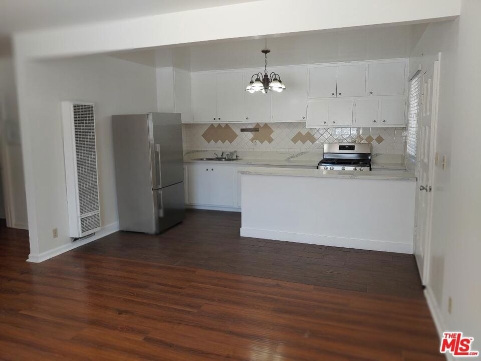 5419 Harold Way - Photo 1
