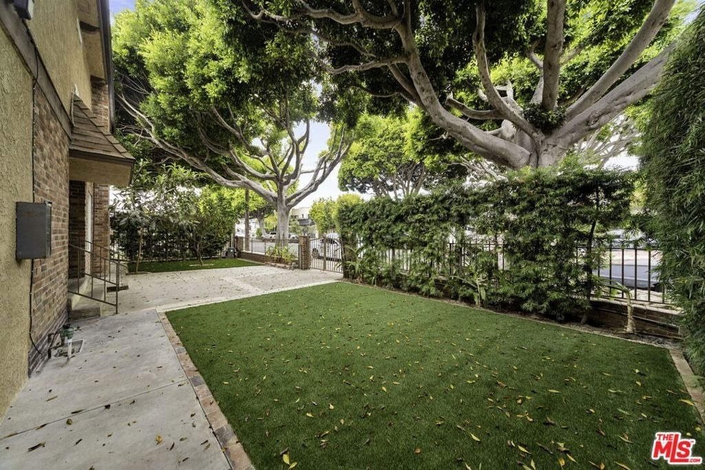 820 Pier Avenue - Photo 14