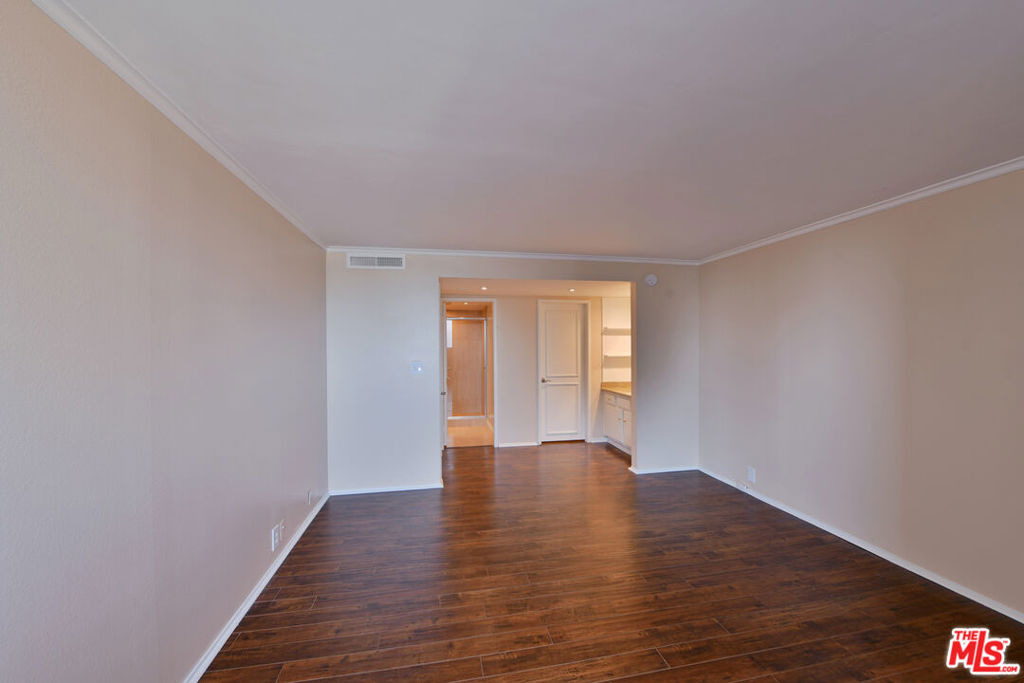 10535 Wilshire Boulevard - Photo 17