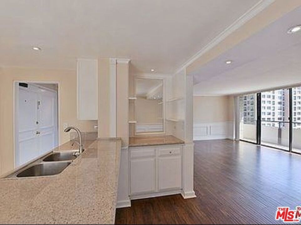 10535 Wilshire Boulevard - Photo 11
