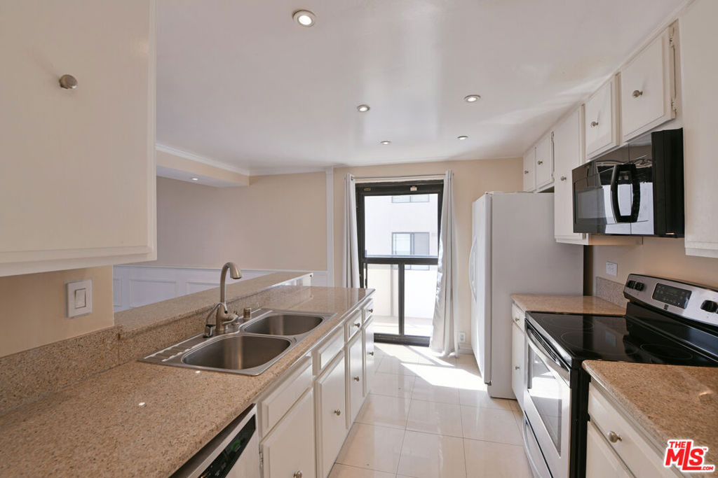 10535 Wilshire Boulevard - Photo 13