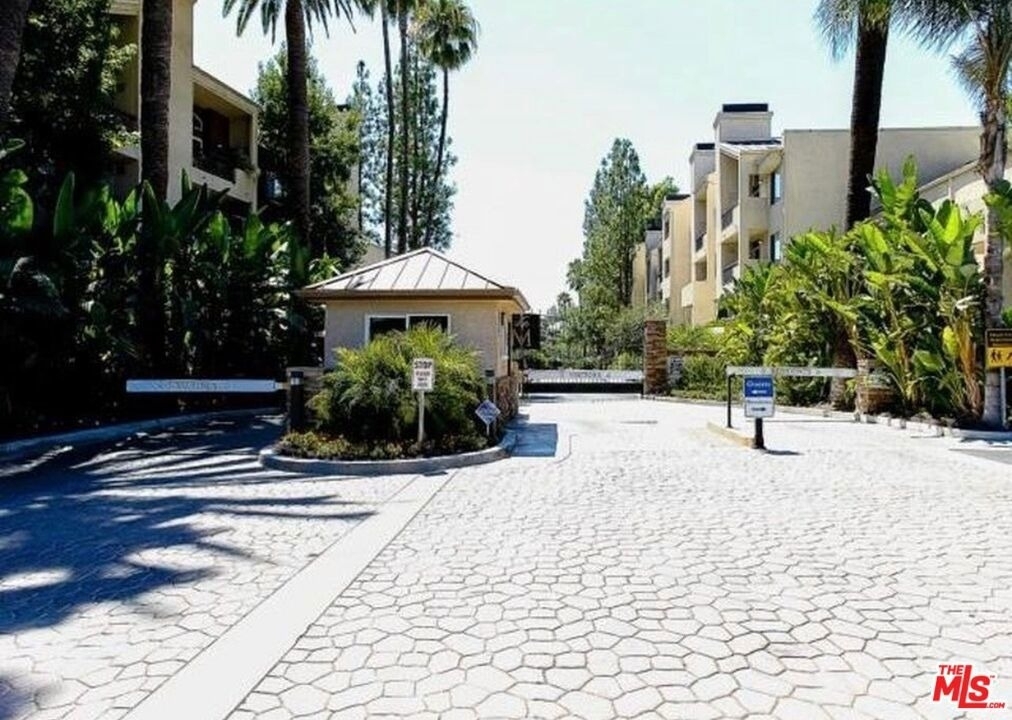21400 Burbank Boulevard - Photo 6
