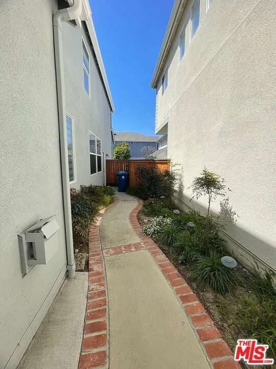 1706 Freeport Terrace - Photo 14