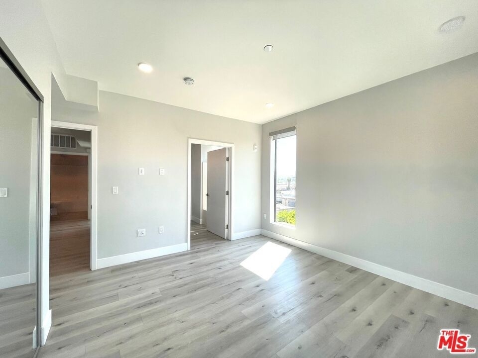 14612 Calvert Street - Photo 12