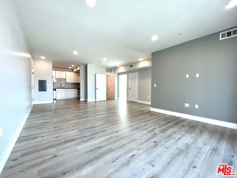 14612 Calvert Street - Photo 3