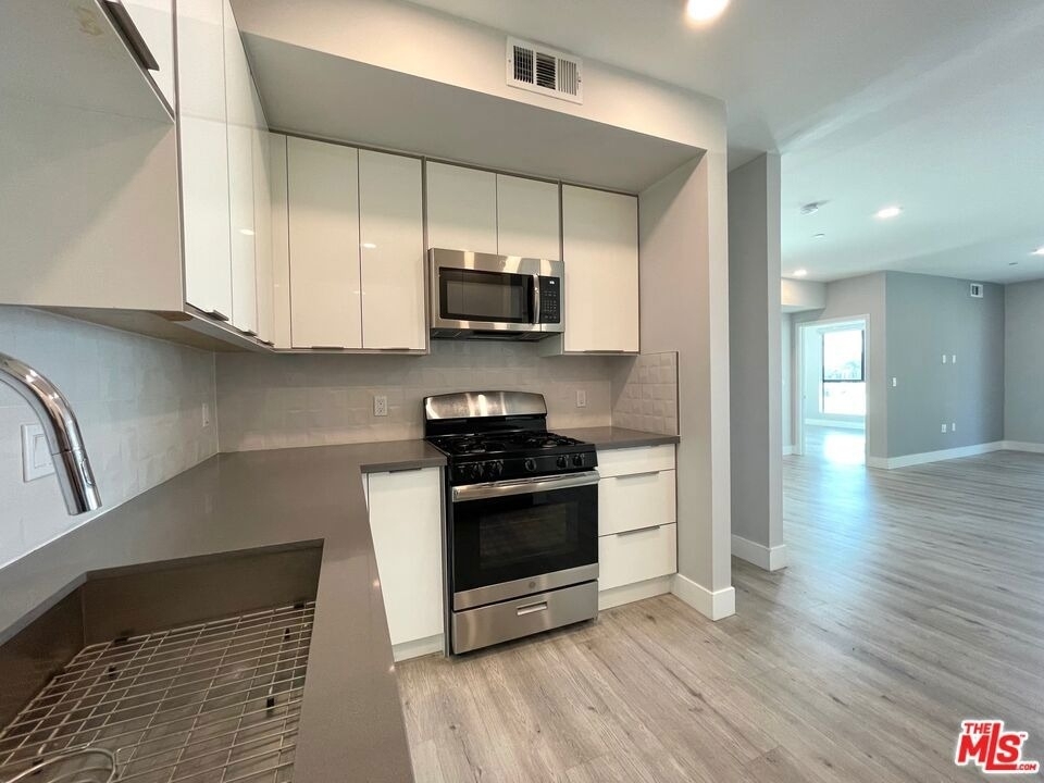 14612 Calvert Street - Photo 8