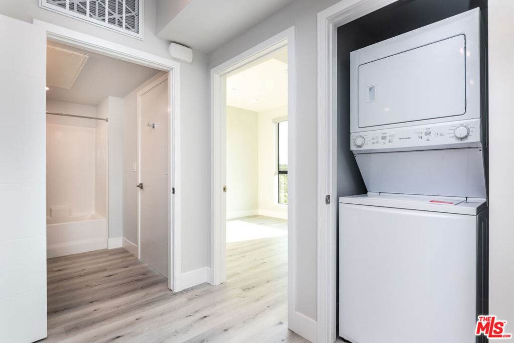 14612 Calvert Street - Photo 10