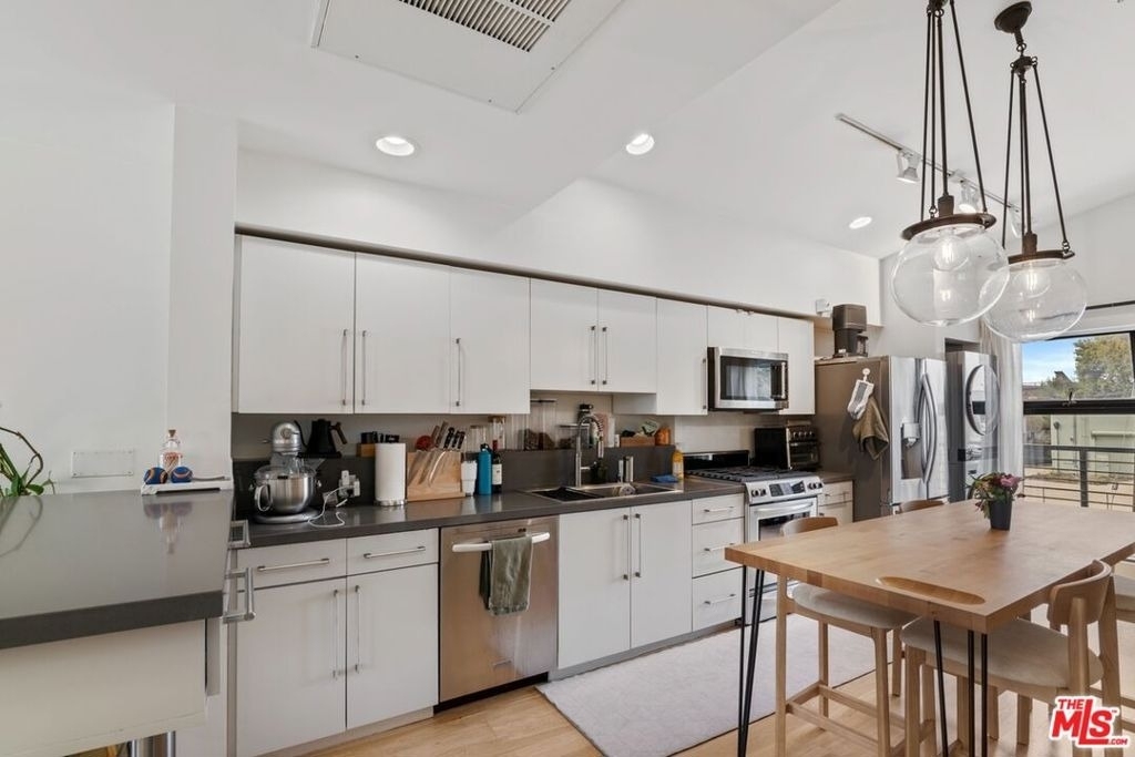 700 Main Street - Photo 5