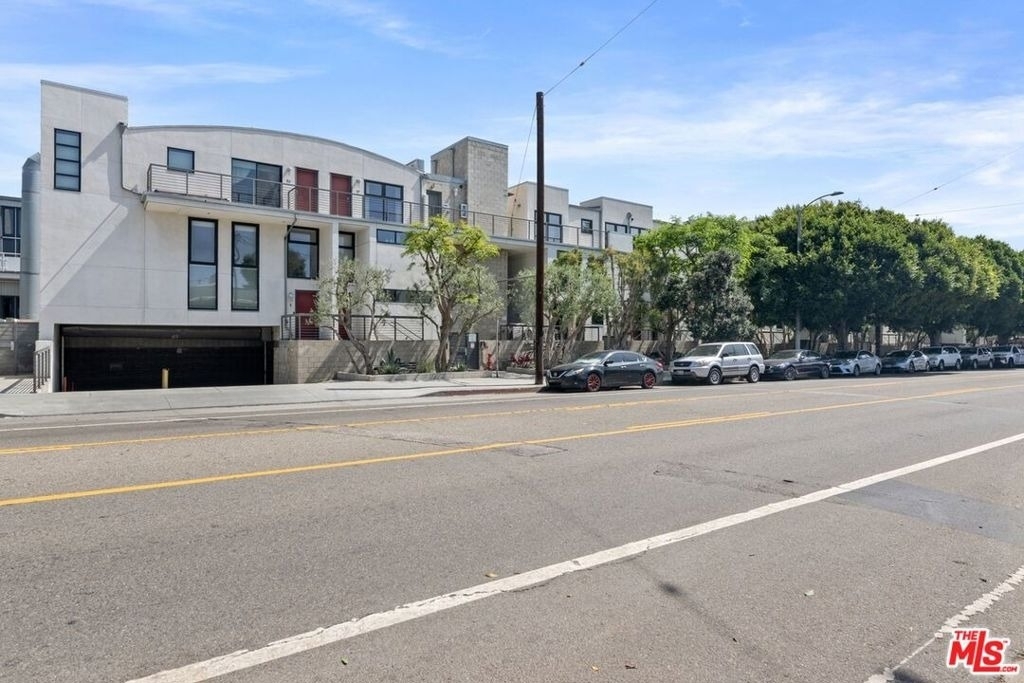 700 Main Street - Photo 0