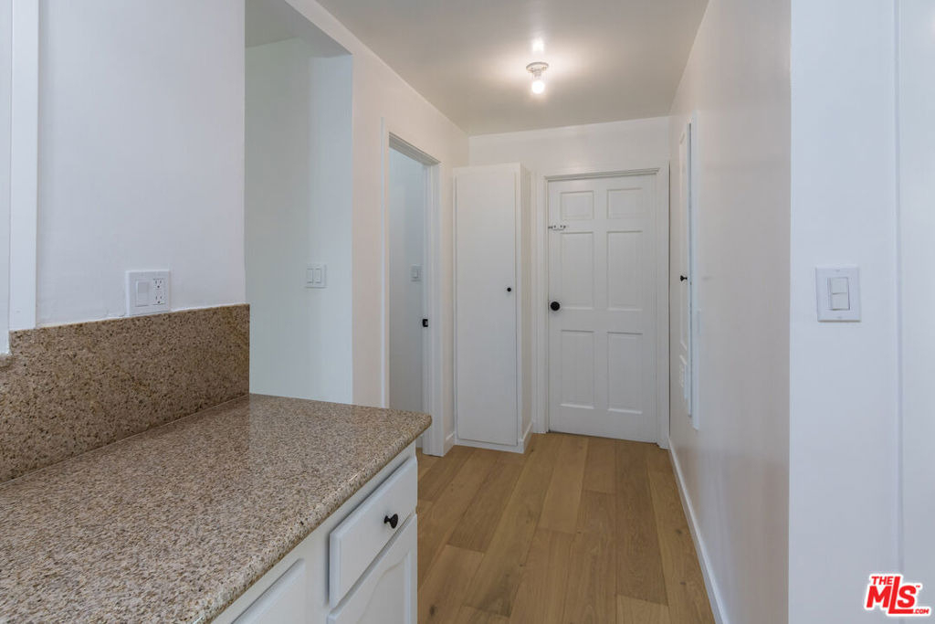 3562 Veteran Avenue - Photo 15