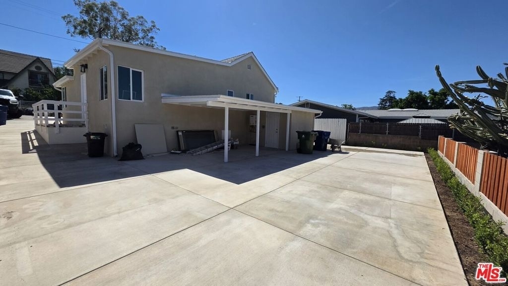 10323 Samoa Avenue - Photo 2