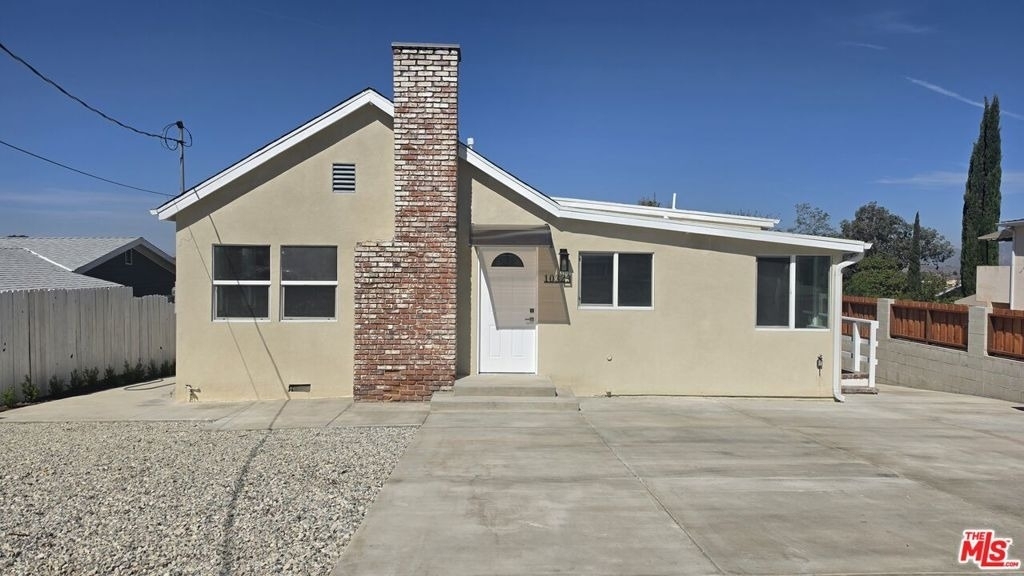 10323 Samoa Avenue - Photo 0