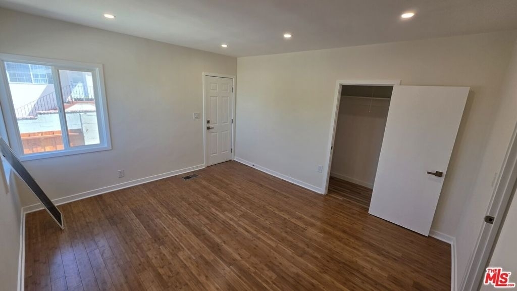10323 Samoa Avenue - Photo 11
