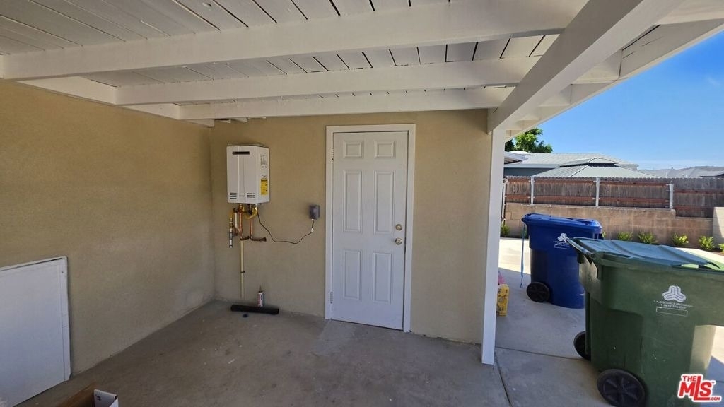 10323 Samoa Avenue - Photo 3