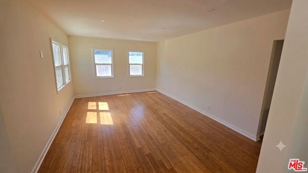 10323 Samoa Avenue - Photo 6