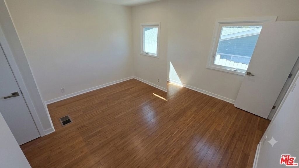 10323 Samoa Avenue - Photo 12