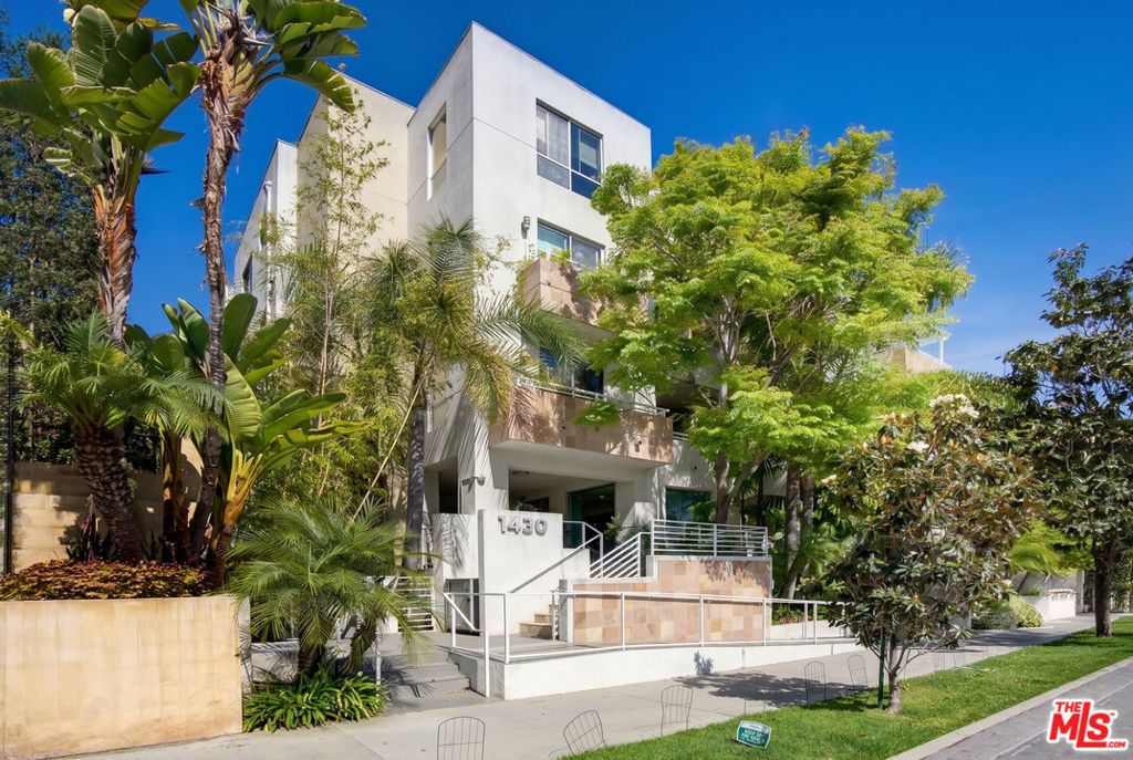1430 S Beverly Glen Boulevard - Photo 0