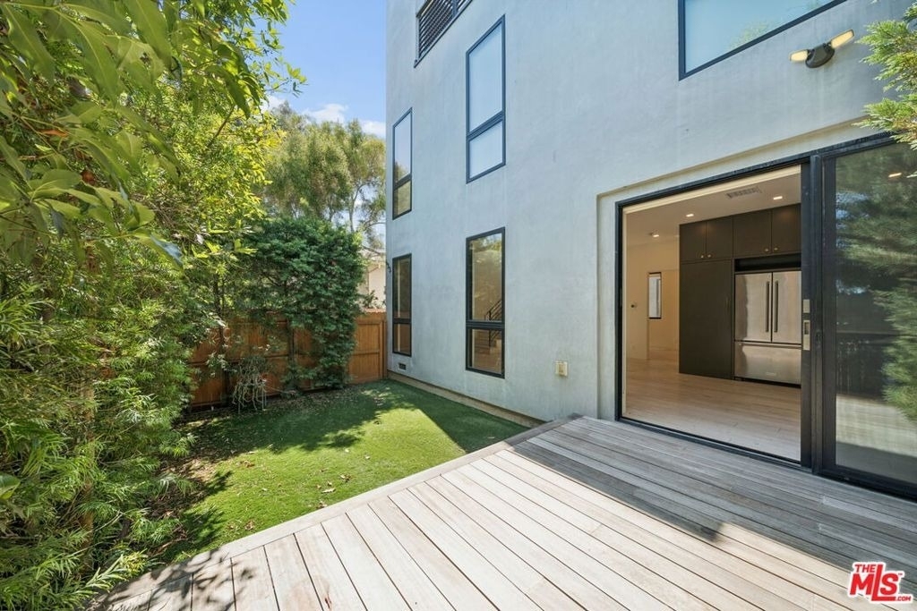 633 Palms Boulevard - Photo 10