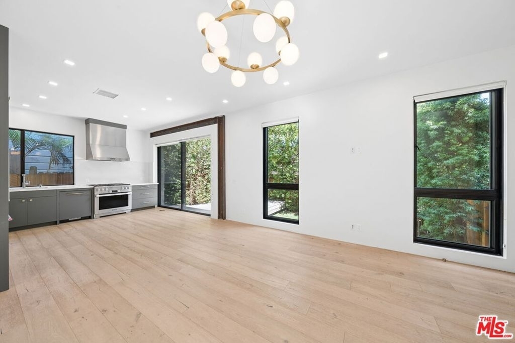 633 Palms Boulevard - Photo 2