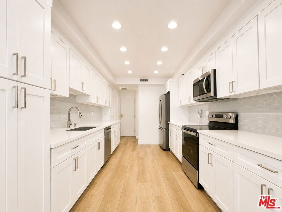 10390 Wilshire Boulevard - Photo 2