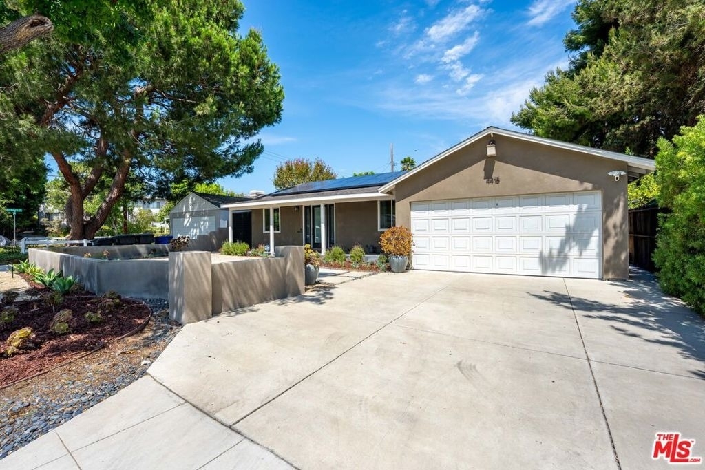 4415 W Woodland Avenue - Photo 0