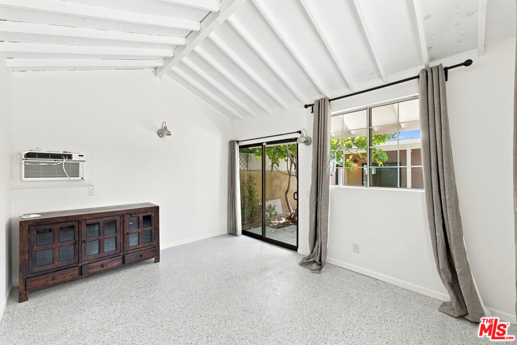 4415 W Woodland Avenue - Photo 19