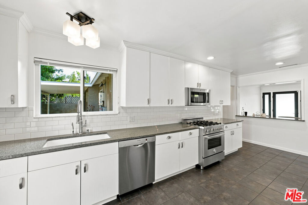 4415 W Woodland Avenue - Photo 8