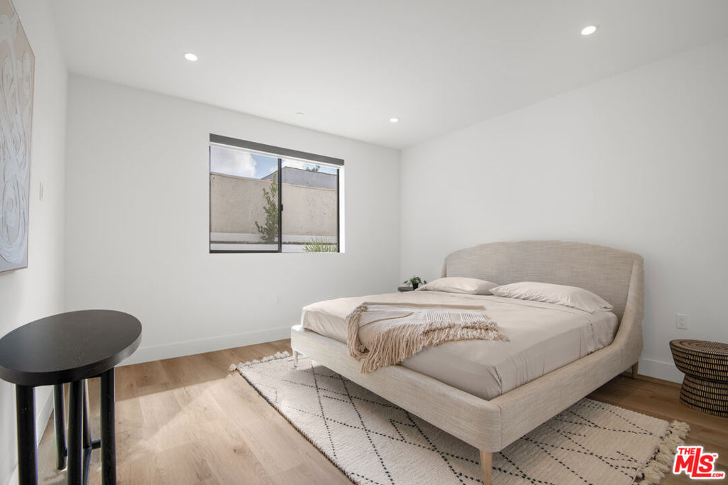 8326 Blackburn Avenue - Photo 10