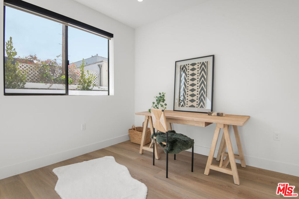8326 Blackburn Avenue - Photo 8