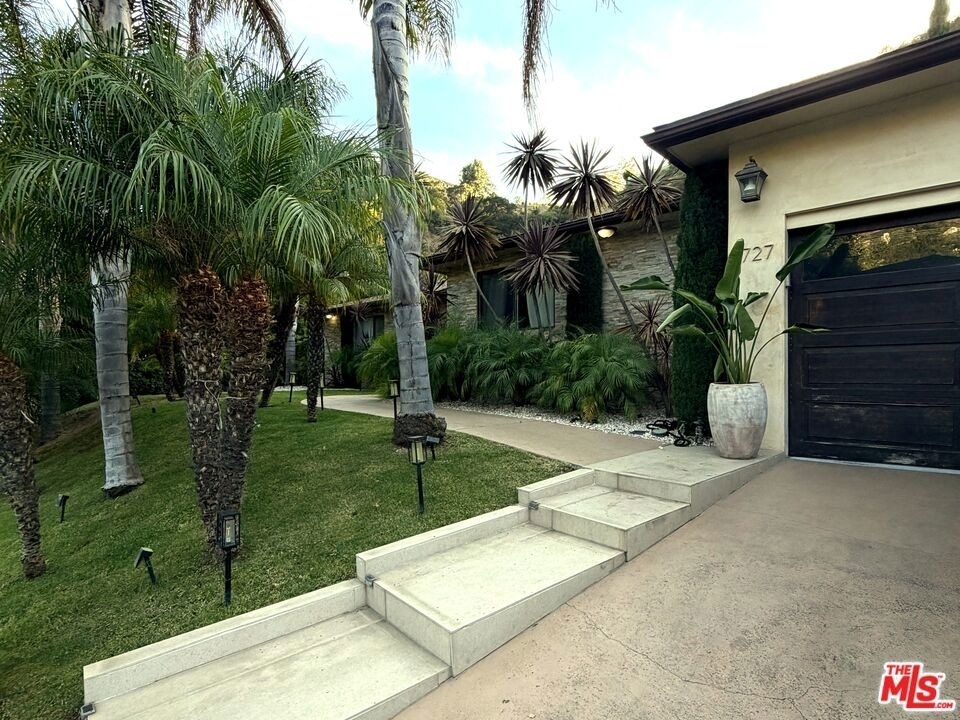 1727 San Ysidro Drive - Photo 1