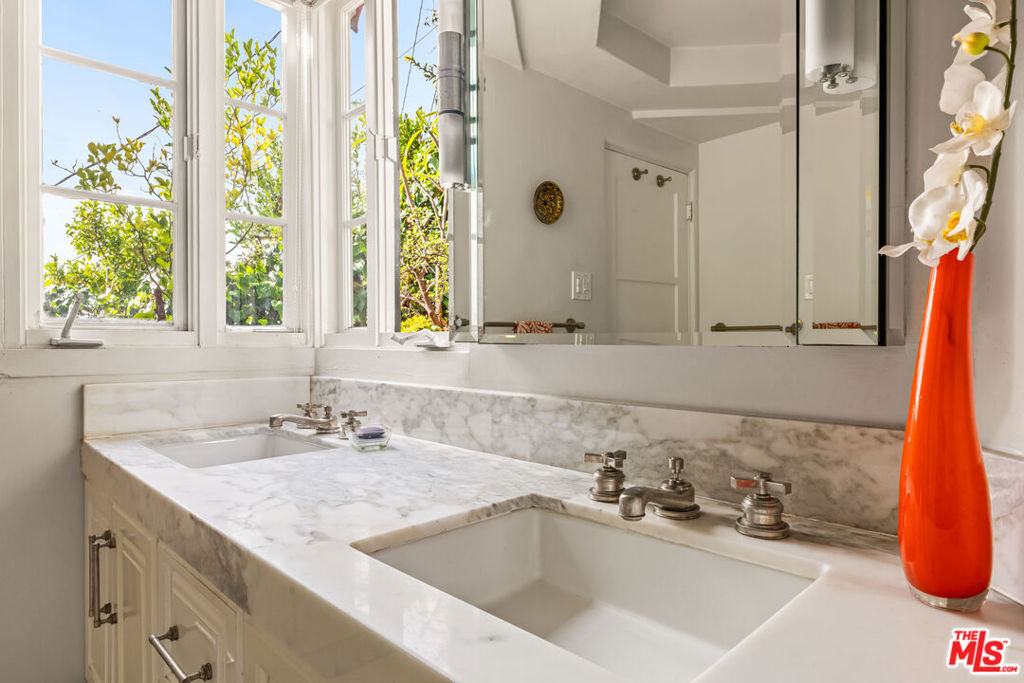 1767 N Orange Grove Avenue - Photo 30