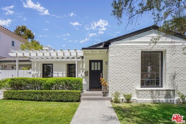 423 15th Street - Photo 1