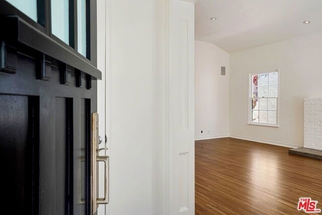 423 15th Street - Photo 3
