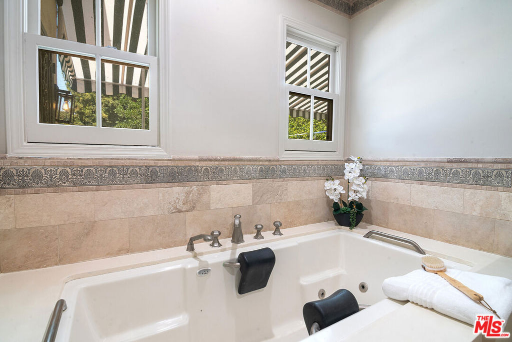 121 S Poinsettia Place - Photo 27