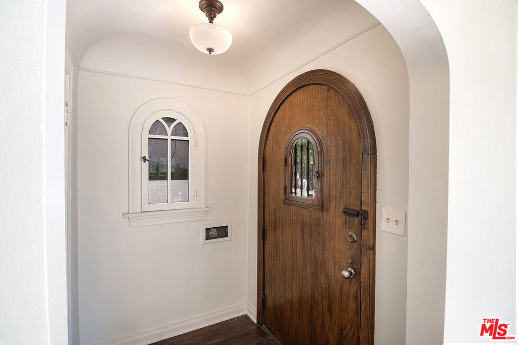 121 S Poinsettia Place - Photo 3