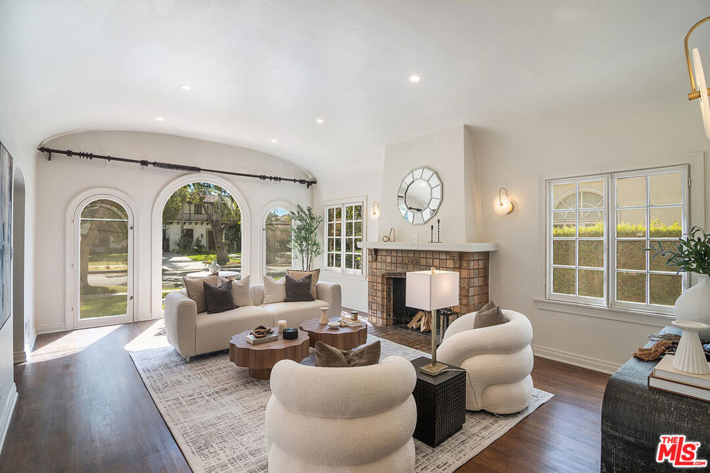 121 S Poinsettia Place - Photo 5